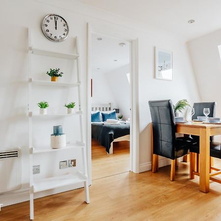 Central 3 Bed Apartment At Regents Court, Newbury ニューベリー エクステリア 写真