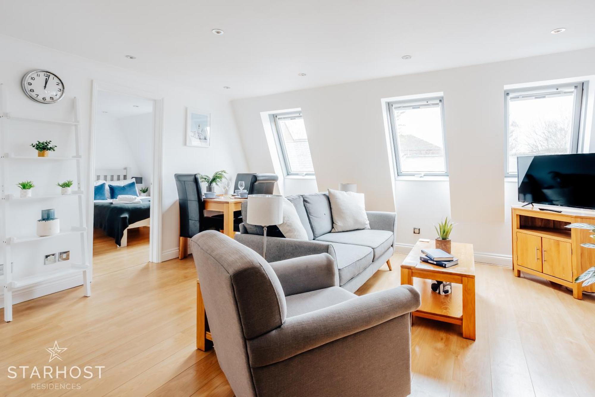 Central 3 Bed Apartment At Regents Court, Newbury ニューベリー エクステリア 写真