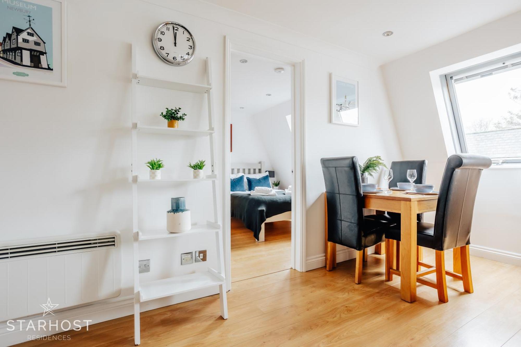 Central 3 Bed Apartment At Regents Court, Newbury ニューベリー エクステリア 写真