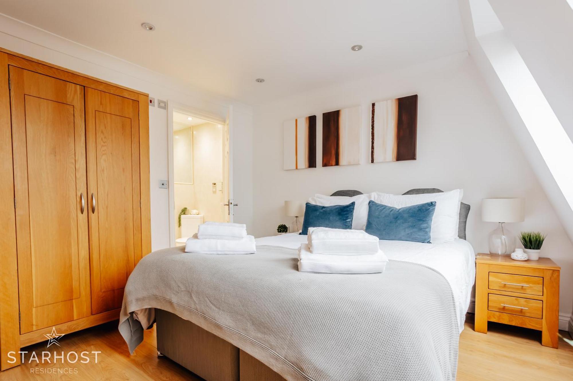 Central 3 Bed Apartment At Regents Court, Newbury ニューベリー エクステリア 写真