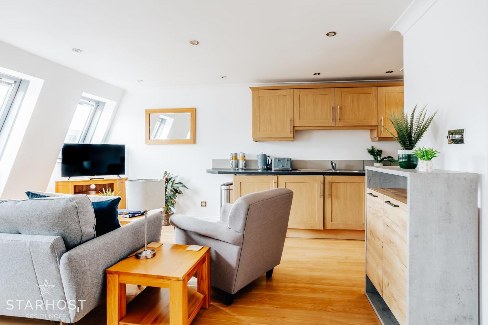 Central 3 Bed Apartment At Regents Court, Newbury ニューベリー エクステリア 写真