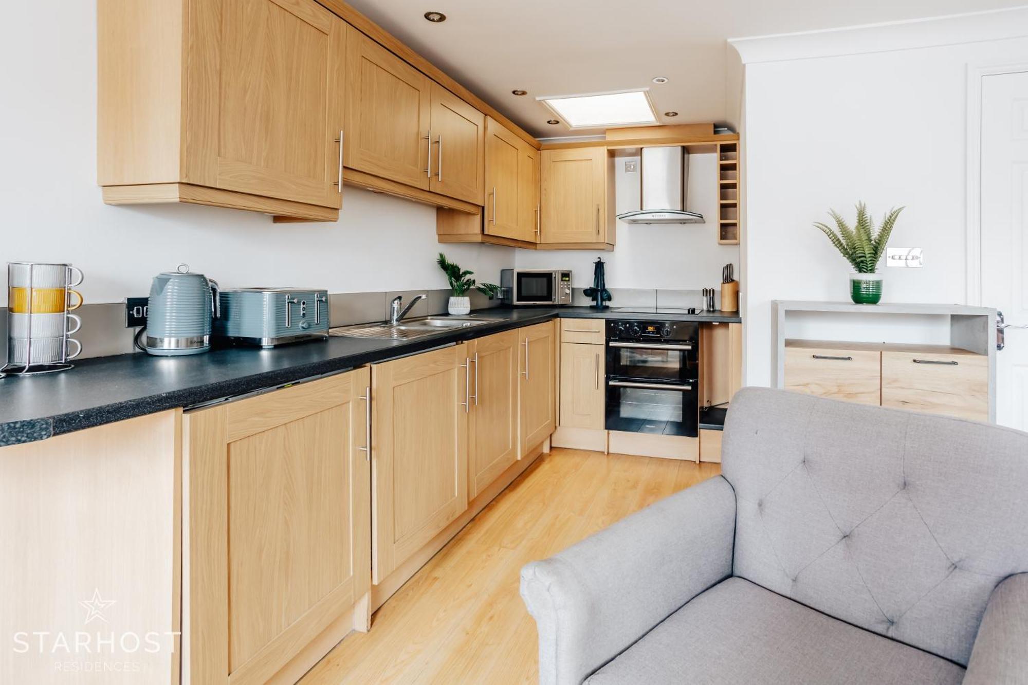 Central 3 Bed Apartment At Regents Court, Newbury ニューベリー エクステリア 写真