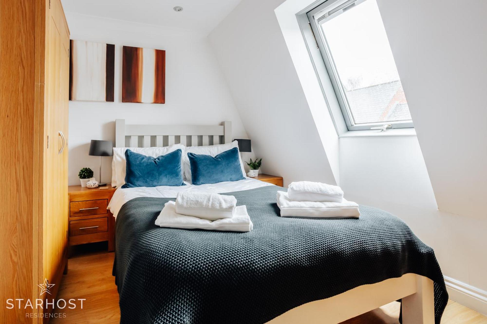 Central 3 Bed Apartment At Regents Court, Newbury ニューベリー エクステリア 写真