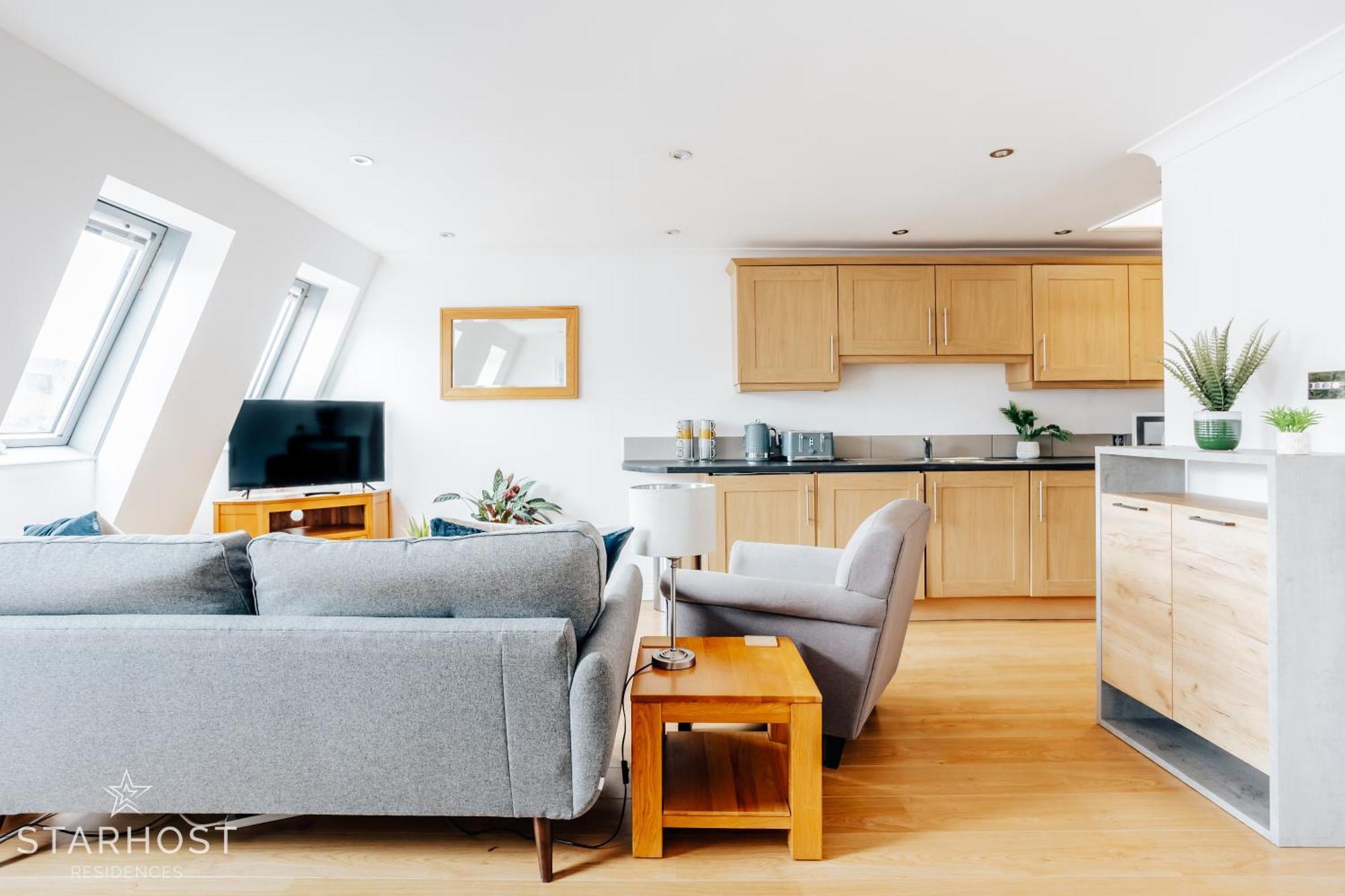 Central 3 Bed Apartment At Regents Court, Newbury ニューベリー エクステリア 写真