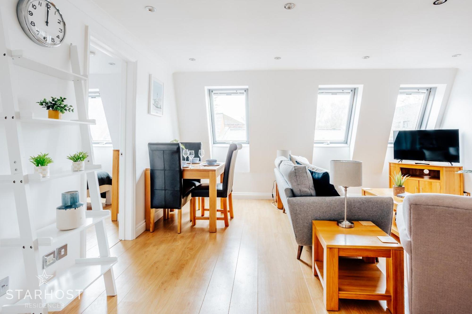 Central 3 Bed Apartment At Regents Court, Newbury ニューベリー エクステリア 写真